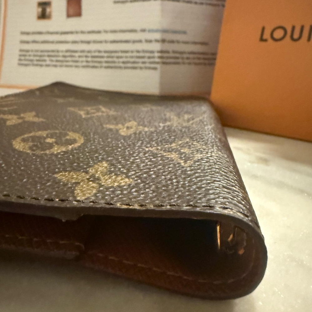 Louis Vuitton Small Ring Agenda Cover (Retail is $505) - Picture 6 of 6
